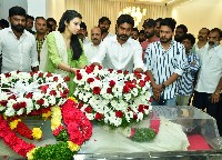 Chandrababu Family Pay Homage to Taraka Ratna